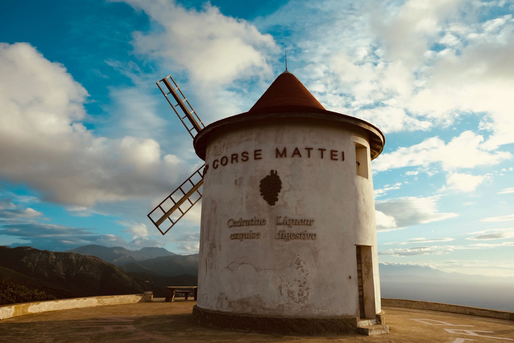 Le moulin mattei depus l'hôtel Tomino dans le Cap Corse