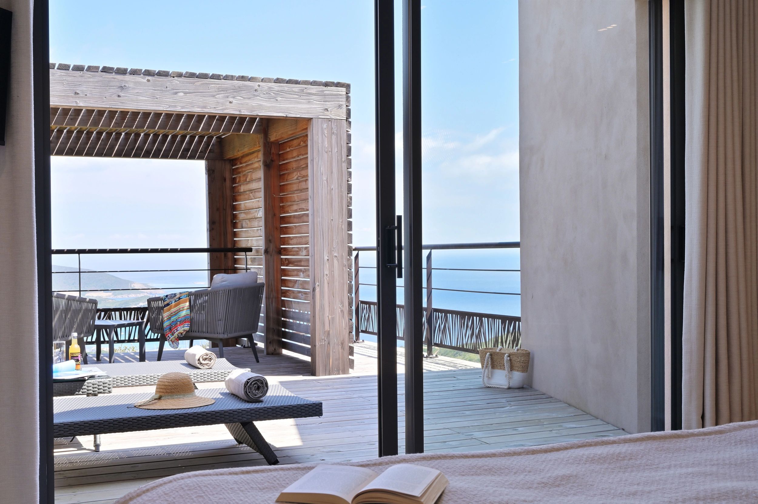 Chambre avec vue mer à l'hôtel Tomino dans le Cap Corse