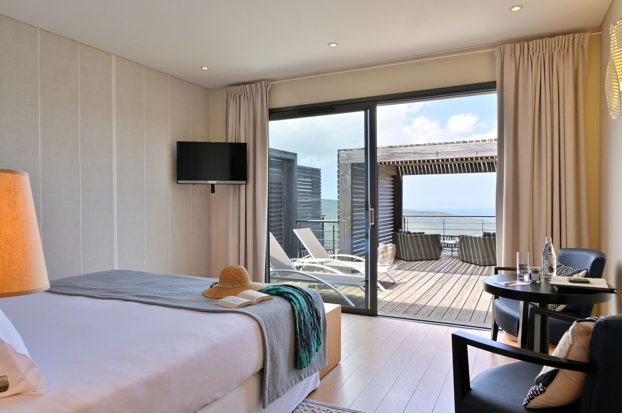 Chambre avec vue sur le Cap Corse à l'hôtel Tomino