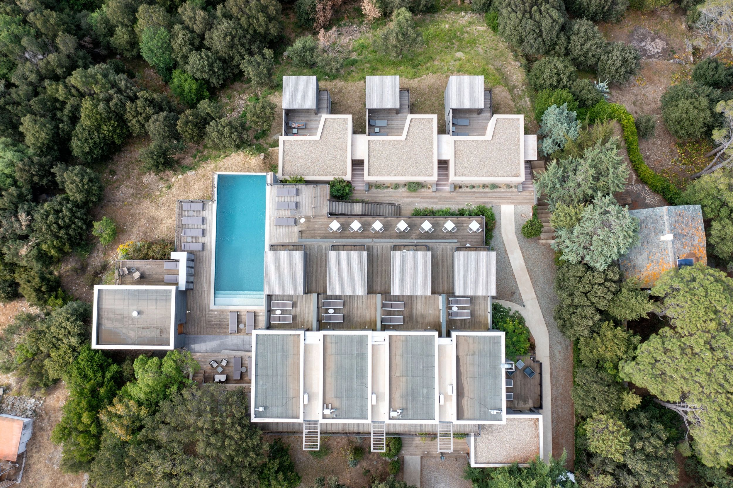 L'hôtel Tomino vu du ciel dans la Cap Corse